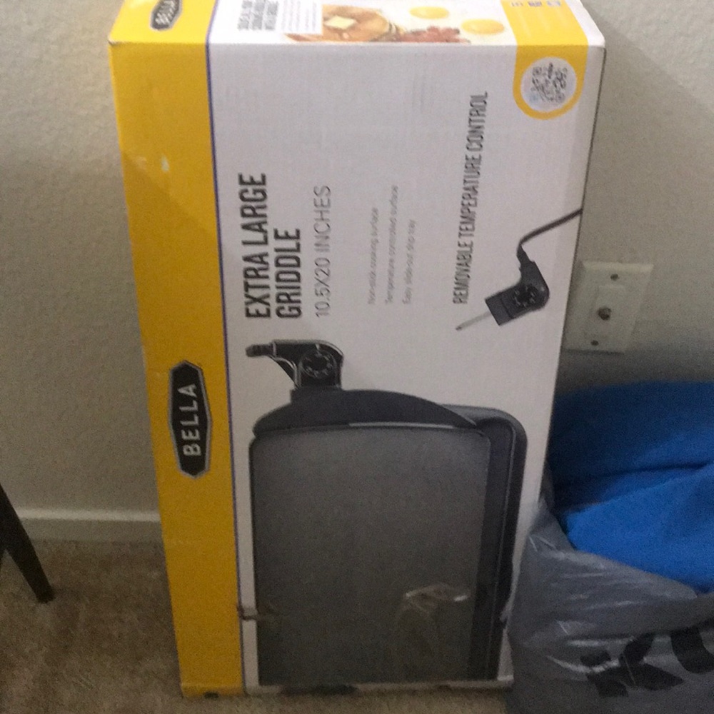 Extra large griddle. Never used. Shipping extra